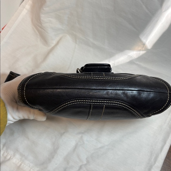 Coach Soho Baguette 2006 - Picture 5 of 17